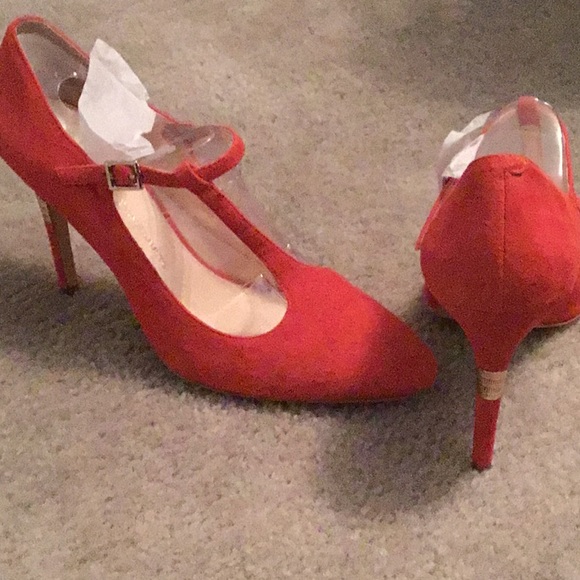 Shoes - Picture 2 of 4